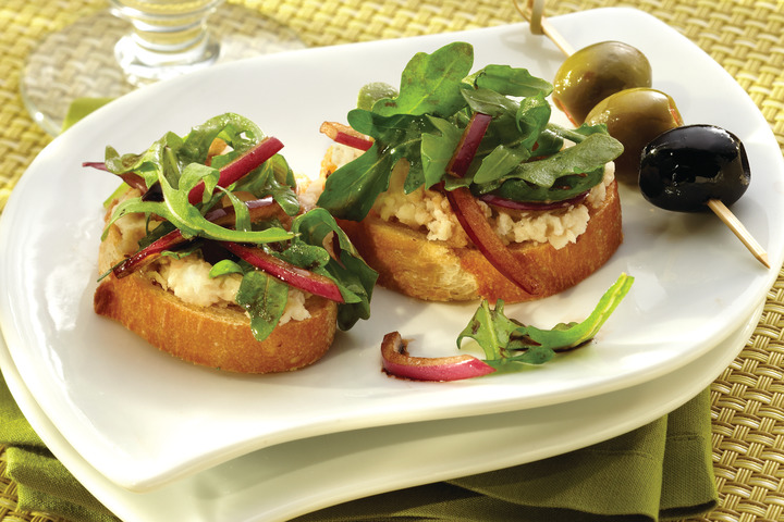 White Bean Bruschetta with Arugula and Red Onion